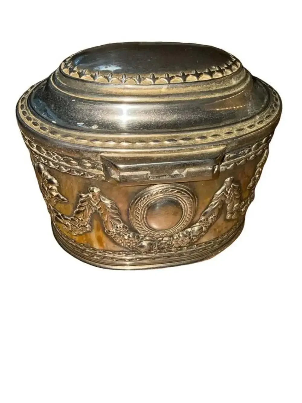 Unknown oval jewelry